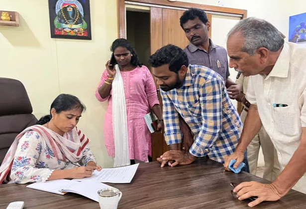 టీడీపీ ఎమ్మెల్యే గల్లా మాధవి నిర్ణయం: ట్రాన్స్‌జెండర్‌కు పీఏగా అవకాశం, ప్రశంసల వెల్లువ